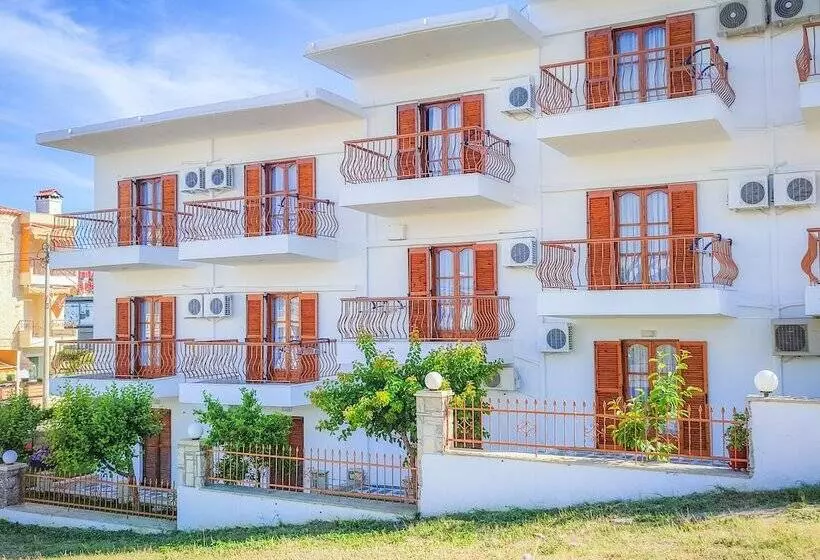 ホテル Apartments Eytyxia
