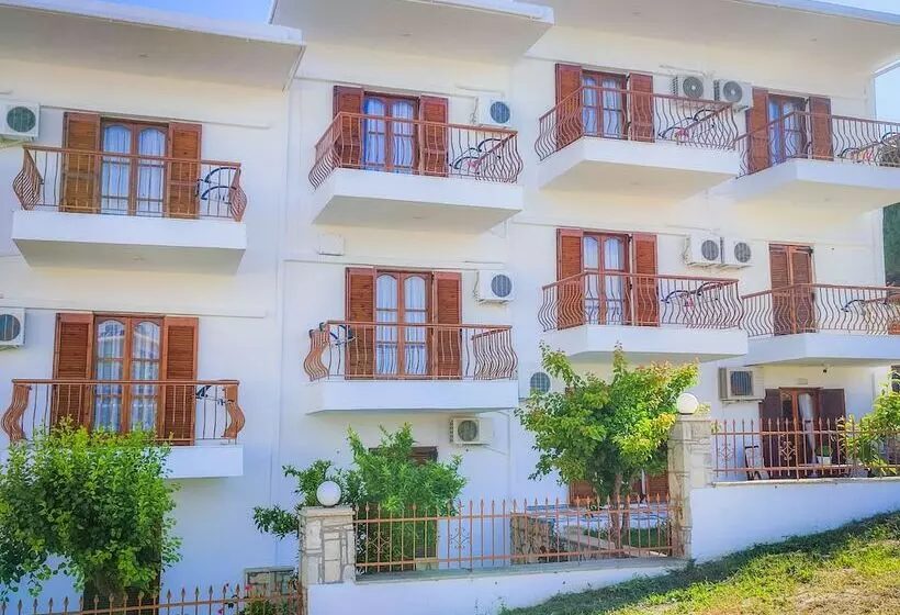 ホテル Apartments Eytyxia