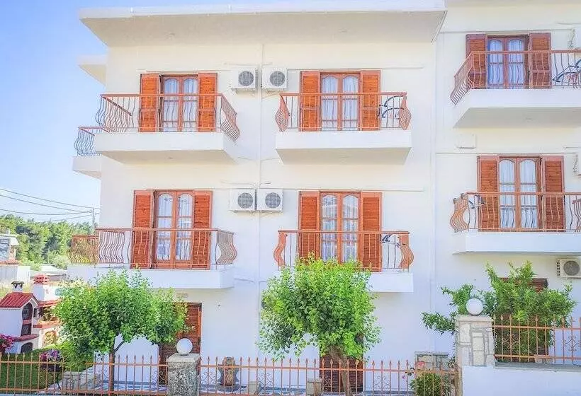 ホテル Apartments Eytyxia
