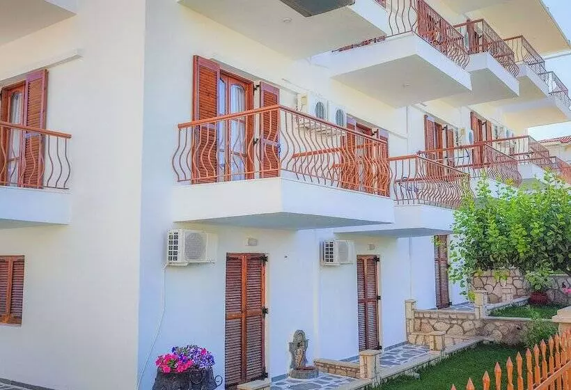ホテル Apartments Eytyxia