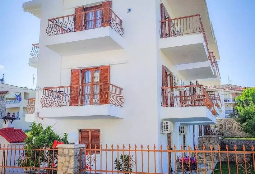 ホテル Apartments Eytyxia
