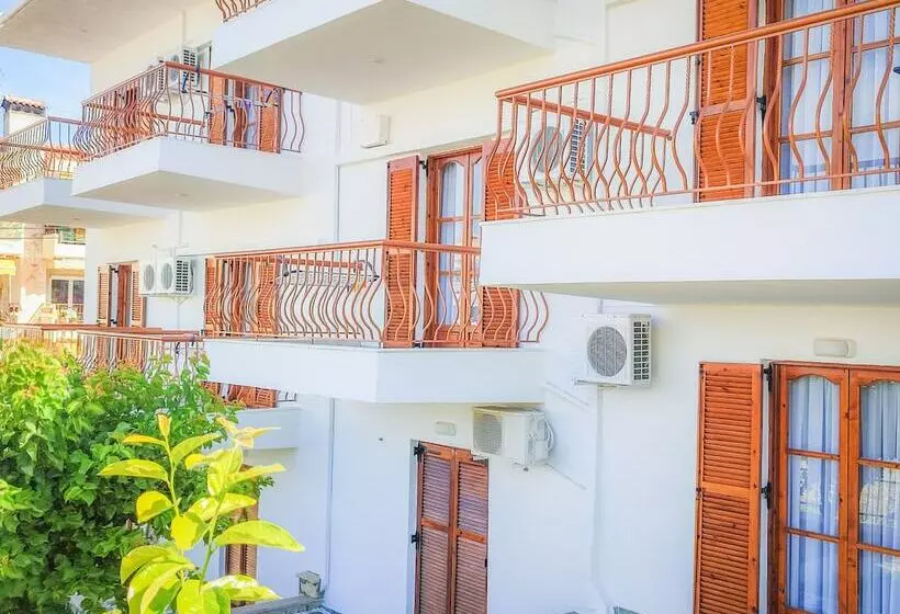 ホテル Apartments Eytyxia
