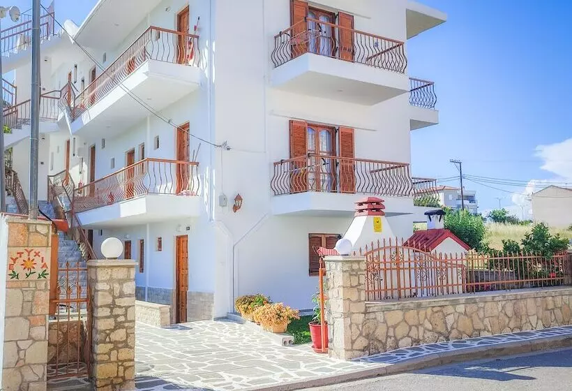 ホテル Apartments Eytyxia