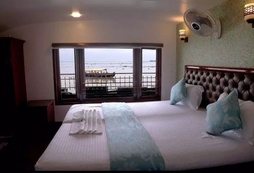 Hotelli Double Decker Houseboat