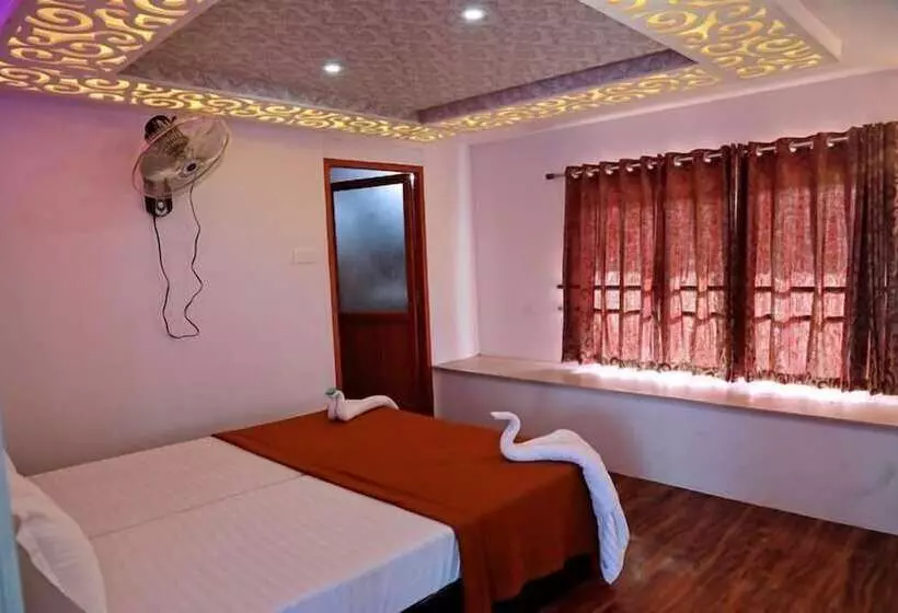 Hotelli Double Decker Houseboat