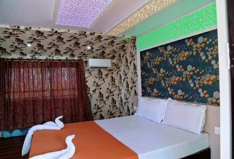 Hotelli Double Decker Houseboat