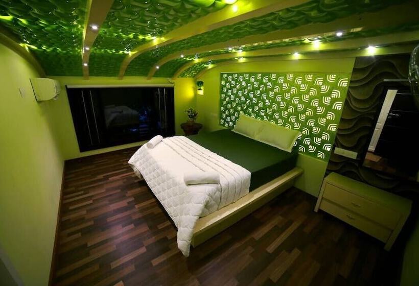 Hotel Double Decker Houseboat