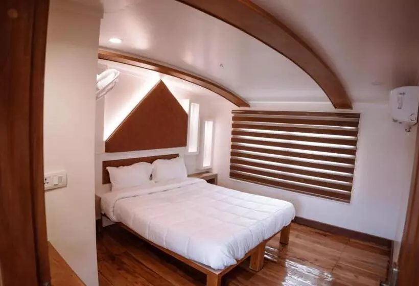 Hotelli Double Decker Houseboat