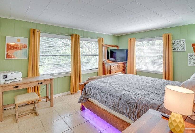 Patio & Grill: Idyllic Sorrento Vacation Home!