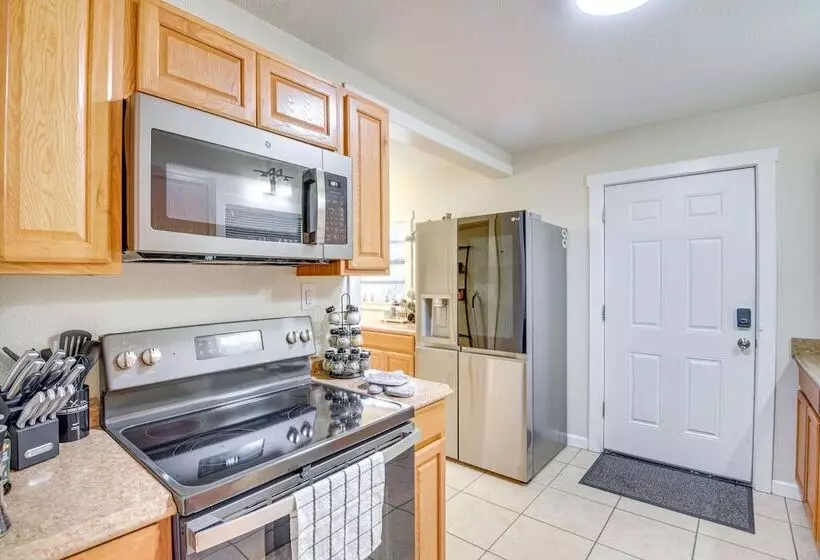 Patio & Grill: Idyllic Sorrento Vacation Home!