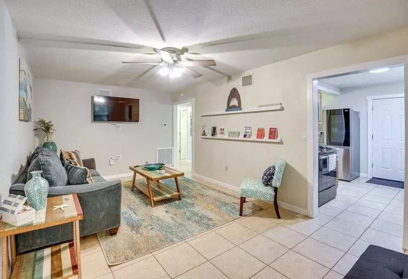 Patio & Grill: Idyllic Sorrento Vacation Home!