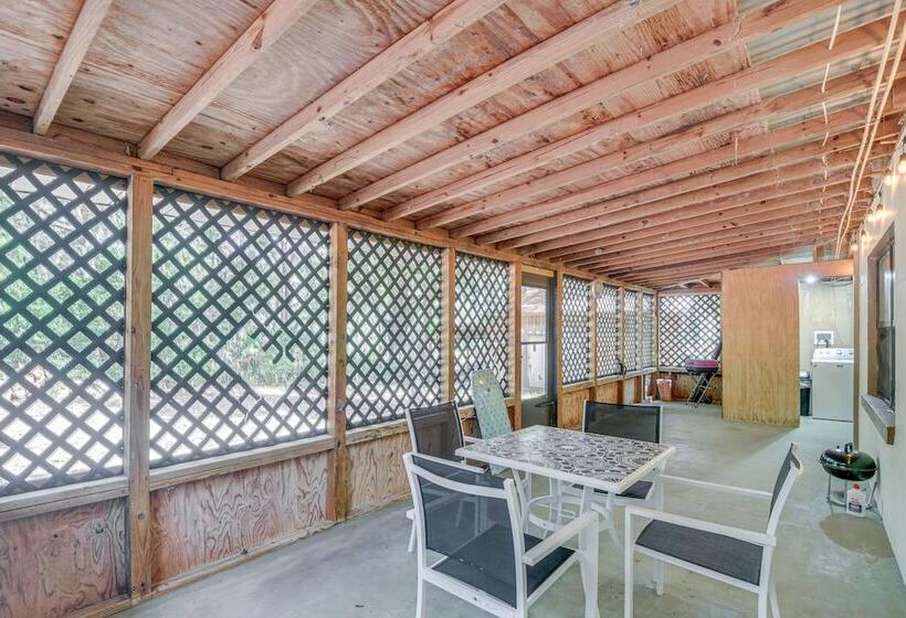 Patio & Grill: Idyllic Sorrento Vacation Home!