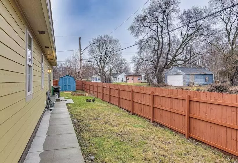 Indianapolis Home W/ Fire Pit: 3 Mi To Downtown!