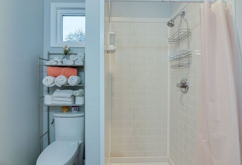 Indianapolis Home W/ Fire Pit: 3 Mi To Downtown!