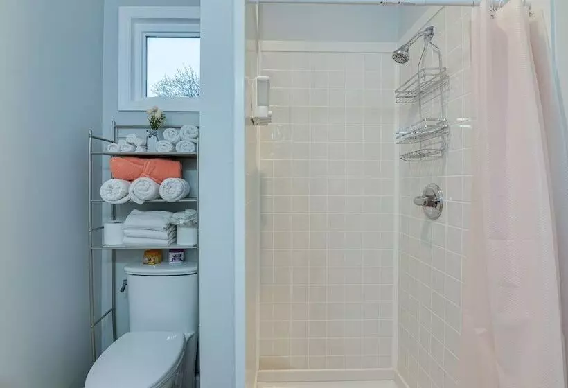 Indianapolis Home W/ Fire Pit: 3 Mi To Downtown!