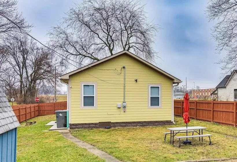 Indianapolis Home W/ Fire Pit: 3 Mi To Downtown!