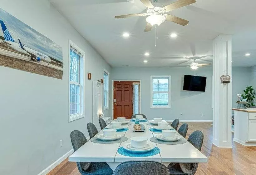 Indianapolis Home W/ Fire Pit: 3 Mi To Downtown!