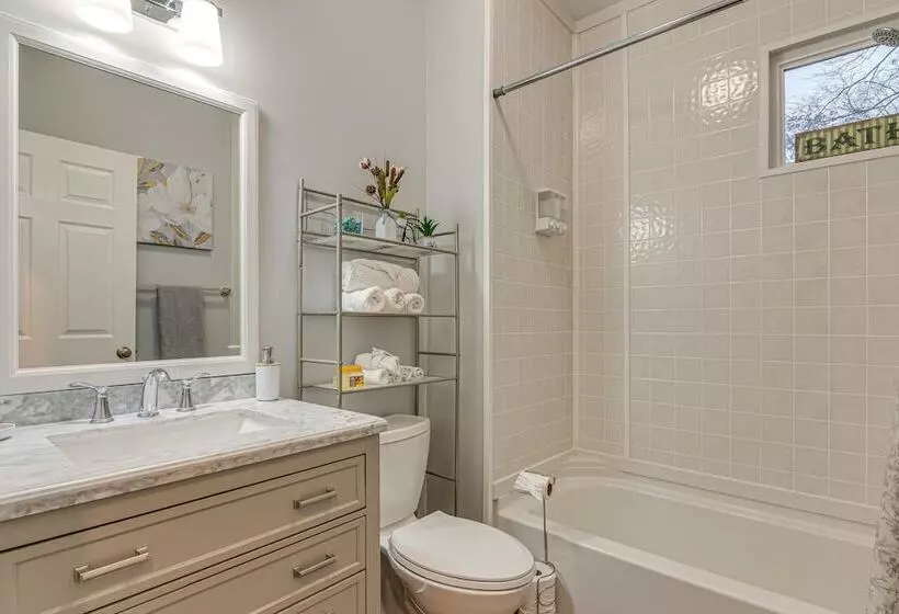 Indianapolis Home W/ Fire Pit: 3 Mi To Downtown!