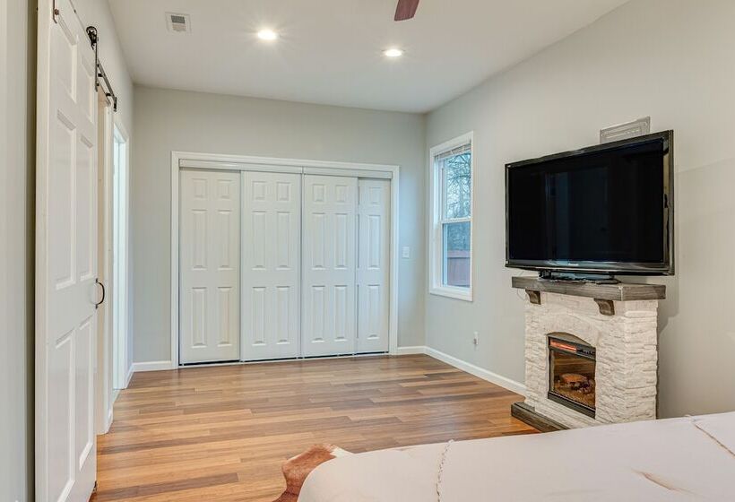 Indianapolis Home W/ Fire Pit: 3 Mi To Downtown!