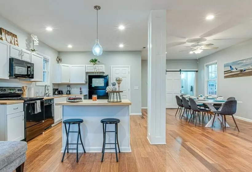 Indianapolis Home W/ Fire Pit: 3 Mi To Downtown!