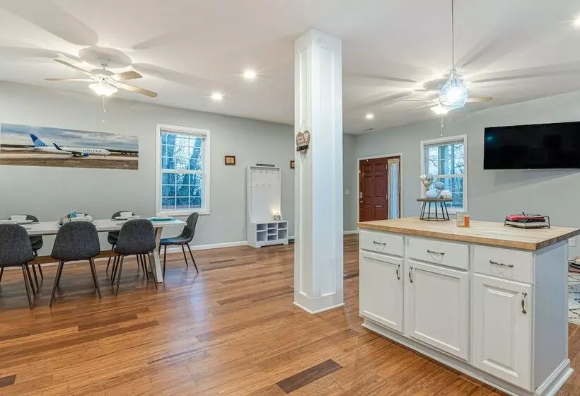 Indianapolis Home W/ Fire Pit: 3 Mi To Downtown!