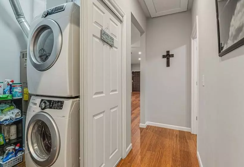 Indianapolis Home W/ Fire Pit: 3 Mi To Downtown!