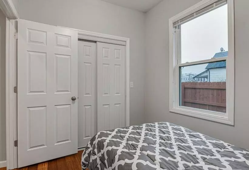 Indianapolis Home W/ Fire Pit: 3 Mi To Downtown!