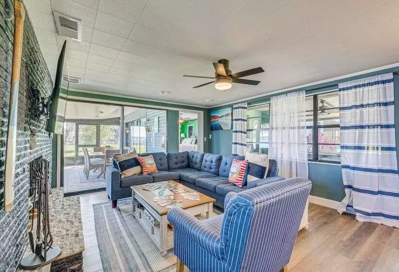 Lakefront Florida Retreat W/ Dock & Kayaks