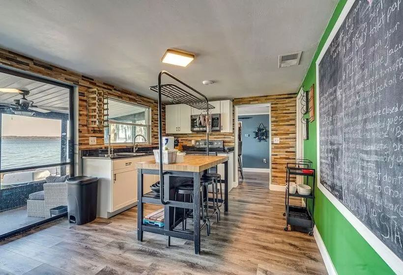 Lakefront Florida Retreat W/ Dock & Kayaks