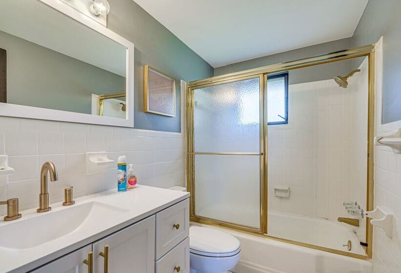 Lakefront Florida Retreat W/ Dock & Kayaks