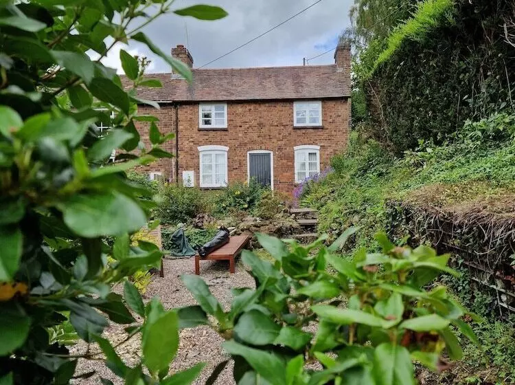 Lovely 2 Bed Cottage In Coalbrookdale Telford