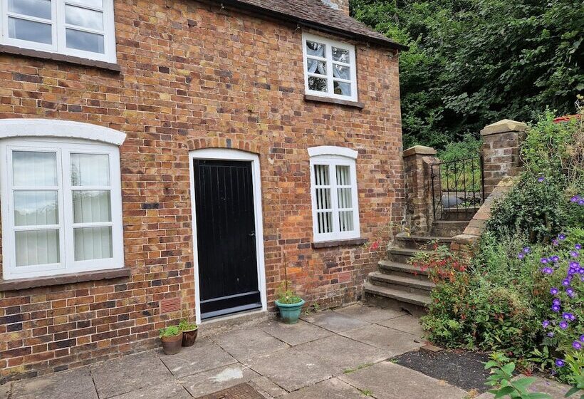 Lovely 2 Bed Cottage In Coalbrookdale Telford