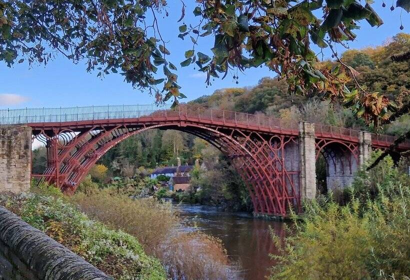 Lovely 2 Bed Cottage In Coalbrookdale Telford