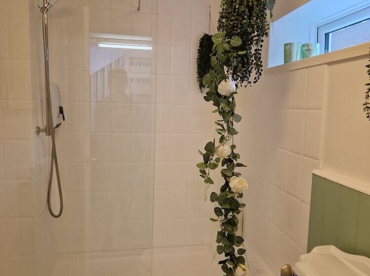 Lovely 2 Bed Cottage In Coalbrookdale Telford