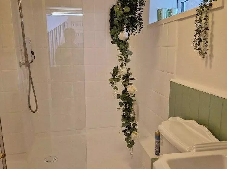 Lovely 2 Bed Cottage In Coalbrookdale Telford