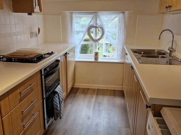 Lovely 2 Bed Cottage In Coalbrookdale Telford