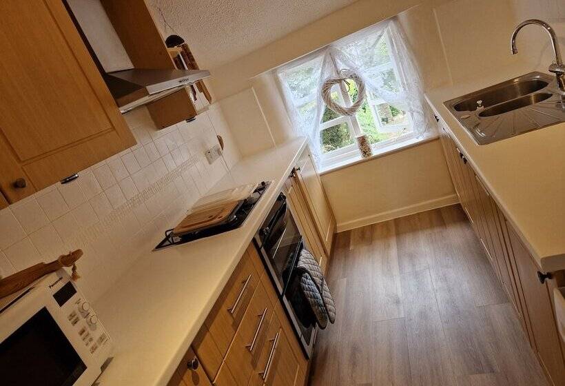 Lovely 2 Bed Cottage In Coalbrookdale Telford