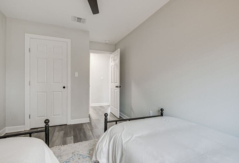 Lovely Brenham Home Walk To Blinn & Downtown!