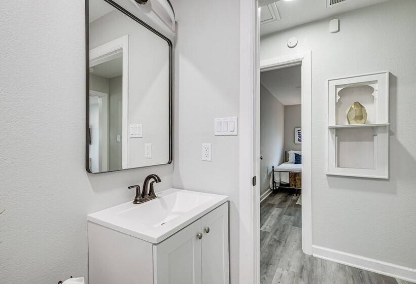 Lovely Brenham Home Walk To Blinn & Downtown!