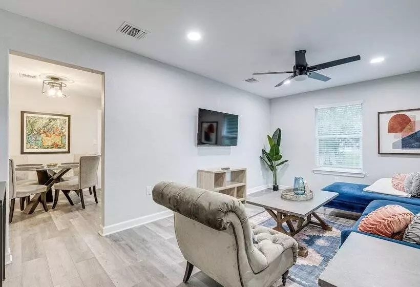 Lovely Brenham Home   Walk To Blinn & Downtown!