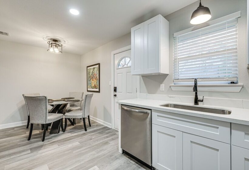 Lovely Brenham Home Walk To Blinn & Downtown!