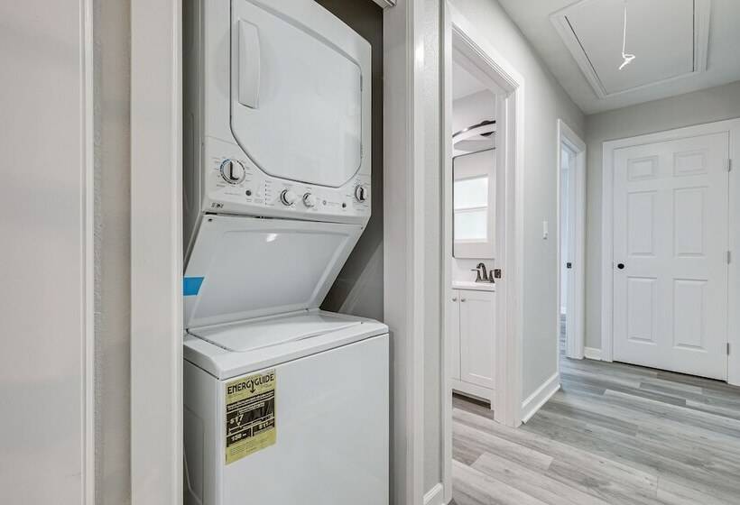 Lovely Brenham Home Walk To Blinn & Downtown!