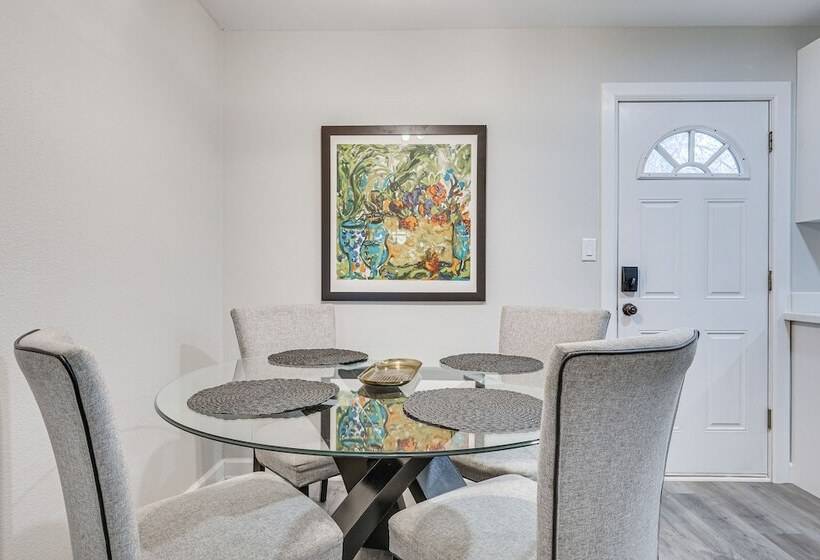 Lovely Brenham Home Walk To Blinn & Downtown!