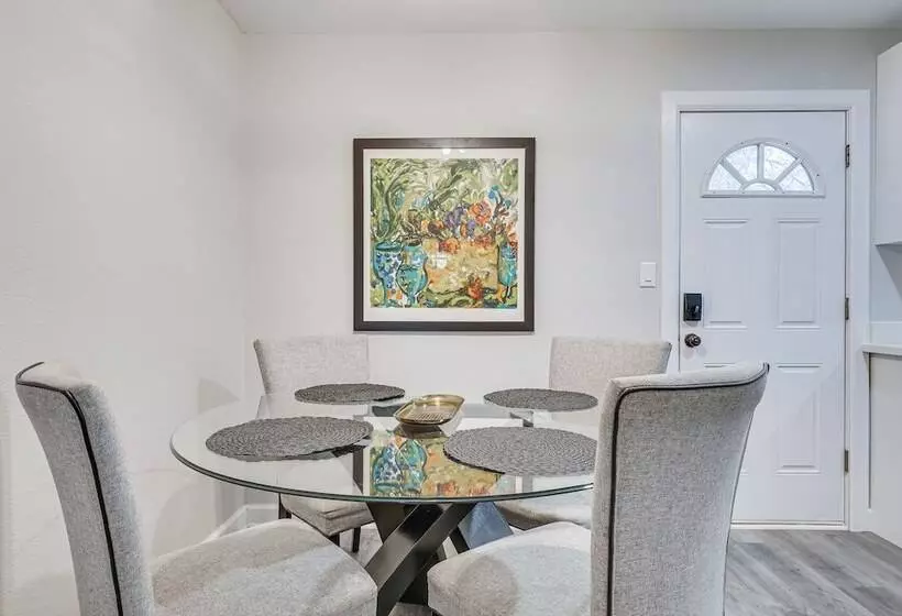 Lovely Brenham Home   Walk To Blinn & Downtown!