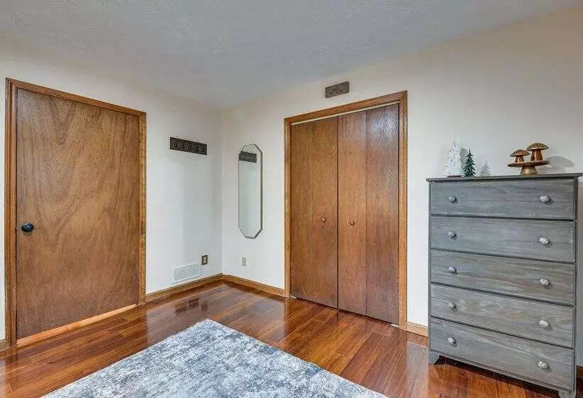 Mcdonough Escape W/ Private Hot Tub & Game Room!