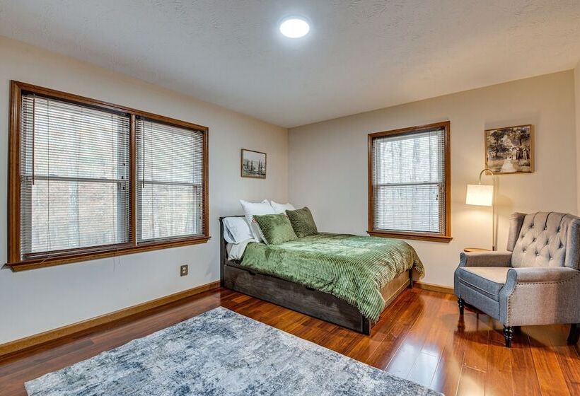 Mcdonough Escape W/ Private Hot Tub & Game Room!