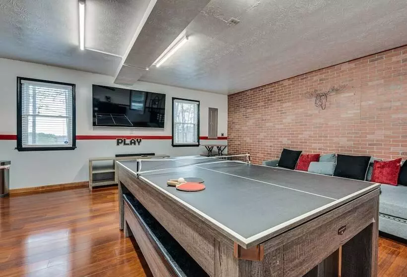 Mcdonough Escape W/ Private Hot Tub & Game Room!