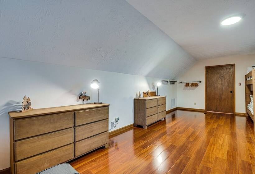 Mcdonough Escape W/ Private Hot Tub & Game Room!