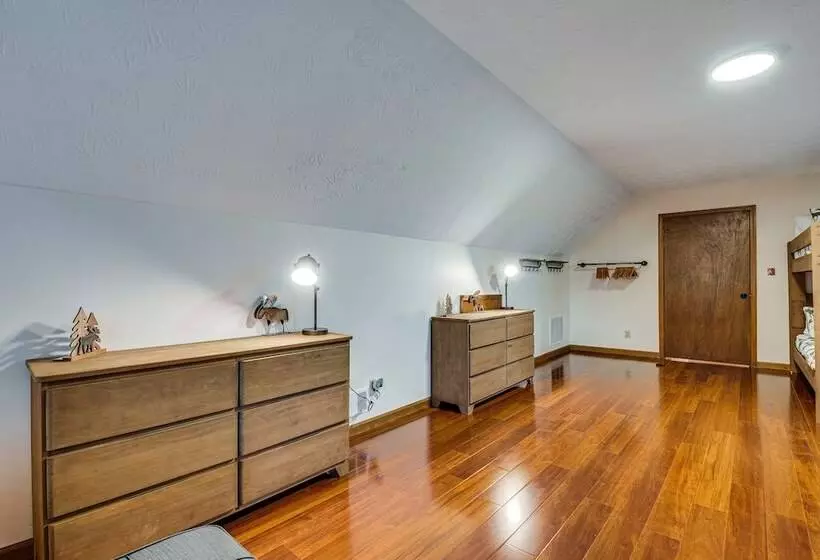 Mcdonough Escape W/ Private Hot Tub & Game Room!