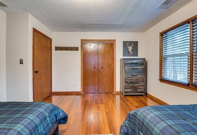 Mcdonough Escape W/ Private Hot Tub & Game Room!